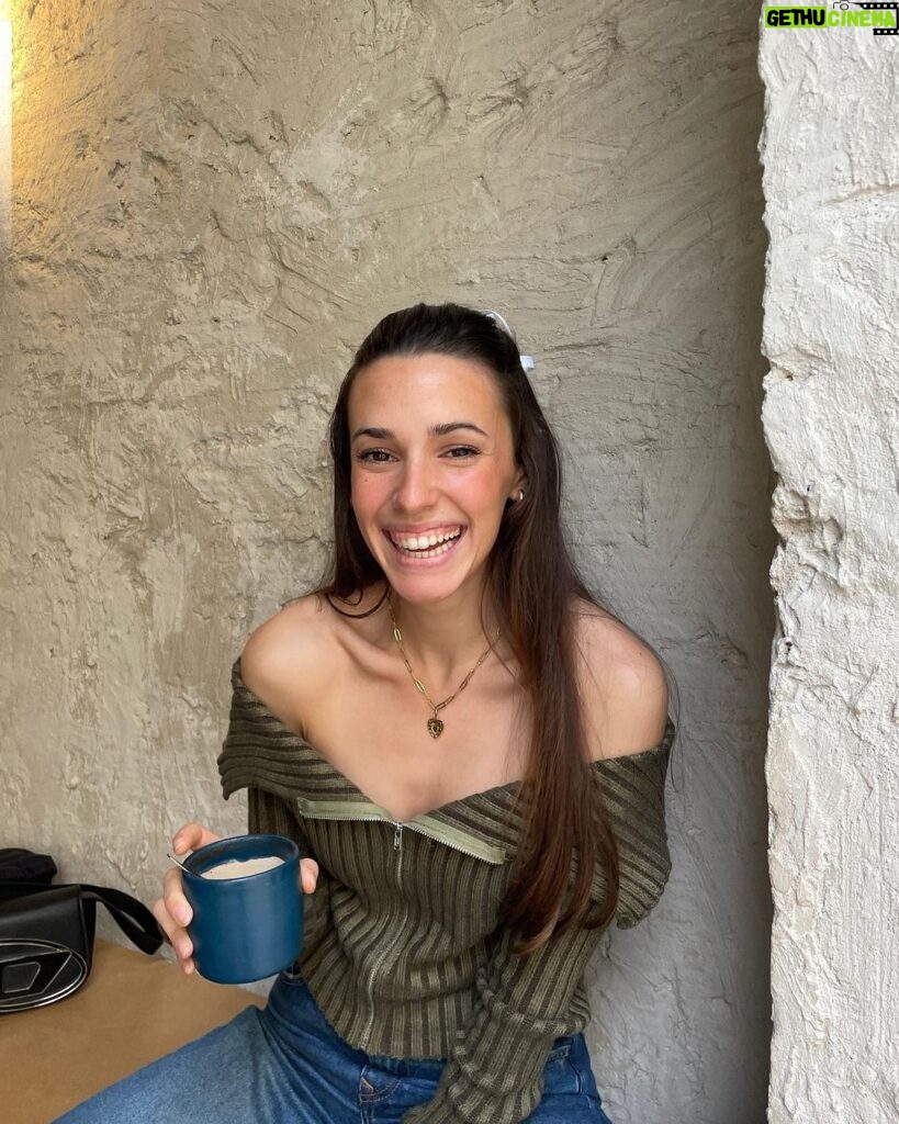 Sara Vidorreta Instagram - mis fotos favs de una mañana de chai latte y buena compañía 🍂☕️🎞️🤎 • #outfitinspo #ootd #madrid #cafeteriasbonitas #aesthetic #brunchmadrid #tumblrgirl Madrid, Spain