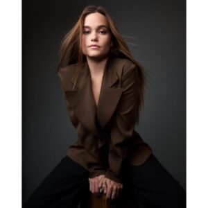 Sarah Catherine Hook Instagram - portrait mode w/ @kelsey_hale 💫

📸 : @kelsey_hale 
💄 : @audurs 
💁🏻‍♀️ : @elsahair