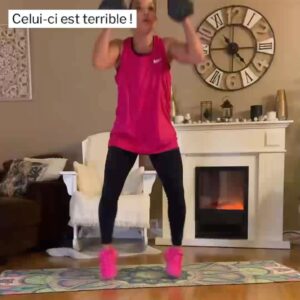 Sarah Ourahmoune Instagram - Hello !!
Je vous partage cette séance que j’aime beaucoup ! Elle me tue 💦 à chaque fois mais elle est tellement efficace que j’y retourne !

Et puis comme plusieurs me l’ont demandé, je réfléchis à reprendre les séances en live. A plusieurs, c’est plus sympa et motivant 😉
Je pensais au vendredi à 20h00 ( pas le week-end désolée je m’entraîne en salle et je cours )

⏰ c’est un horaire qui pourrait vous intéresser/ convenir ? 

Bon week-end 🦚

#hometraining #sportmaison