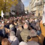 Sarah Wilson Instagram - Silent, apolitical peace march in Paris today from the @institutdumondearabe to @mahjparis (Musee d’art et d’histoire Judaisme) organised by 500 French actors, directors, artists…heartening ❤️ @collectif_uneautrevoix #ceasefirenow #peace Ps I thought SURELY THIS POST would not start fights in the comments. Alas. I’m hiding heated and biased comments. Please don’t DM me your heated links either. Post your thoughts on your own feed 🙏🏼