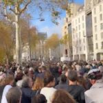 Sarah Wilson Instagram - Silent, apolitical peace march in Paris today from the @institutdumondearabe to @mahjparis (Musee d’art et d’histoire Judaisme) organised by 500 French actors, directors, artists…heartening ❤️ @collectif_uneautrevoix #ceasefirenow #peace Ps I thought SURELY THIS POST would not start fights in the comments. Alas. I’m hiding heated and biased comments. Please don’t DM me your heated links either. Post your thoughts on your own feed 🙏🏼