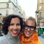 Sarah Wilson Instagram - Ok, who’s going to come visit next? Ah, that would be you @annayell 🤸‍♂️ (@adventuringranii plus me #brasseriedubillot @lanouvellegarde …saw a guy reading while RIDING this morning #menwhoread ) Brasserie Dubillot