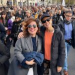 Sarah Wilson Instagram - Silent, apolitical peace march in Paris today from the @institutdumondearabe to @mahjparis (Musee d’art et d’histoire Judaisme) organised by 500 French actors, directors, artists…heartening ❤️ @collectif_uneautrevoix #ceasefirenow #peace Ps I thought SURELY THIS POST would not start fights in the comments. Alas. I’m hiding heated and biased comments. Please don’t DM me your heated links either. Post your thoughts on your own feed 🙏🏼
