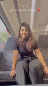 Saras Menon Instagram - The song you need for your train journeys 🚂 The voice of @unnikrishnanpofficial 🥰 One of my favourite verses that @pavijaypoet has written ✨ Music by @anuradhasriramofficial 🙌 Fun fact : @prasanna_actor @kaniha_official the pair in this song back on screen again for mad company on Ahaa ✨ #tamilsongs #fivestarfilm#rayilerayile #explorepage✨