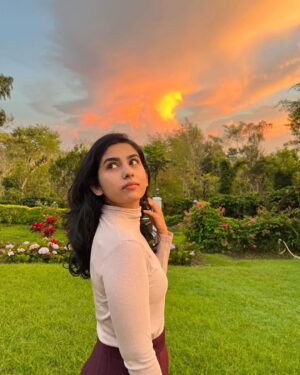 Saras Menon Instagram - Is it just me or do skies with shades of 
Orange, blue and pink 
Make you feel and not just think 
About being here, alive and awake 
To just see these colours at play 
And live to see this the next day … 
- S 

📸 - @dirrajivmenon  thanks for the IG worthy photos🙈