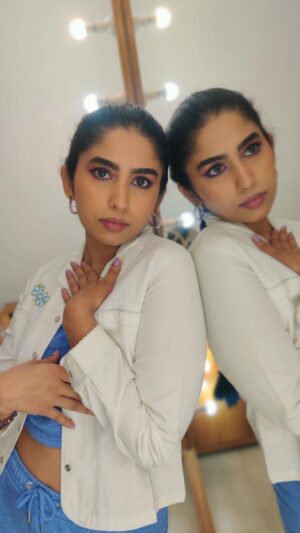 Saras Menon Instagram - #snatched some hearts with this look by @reethuguna 💙😂🦋

MUA & Hair - amazing and fun @reethuguna 💄🧚
Stylist and Director - @shruthinandagopal 💙 for #ohmaane thanks for making such a sick transition for us 🥹