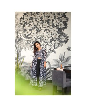 Saras Menon Instagram - Twirl 🖤 For Asvins 🖤

Styled by - @blushbynamita
📸 - @greysuit_0696 🖤
Wearing 🥼 @apsarasareesofficial 
Make up - @blushbynamitha 😍
Mookuthi - @anastoriesonline 

#Asvins