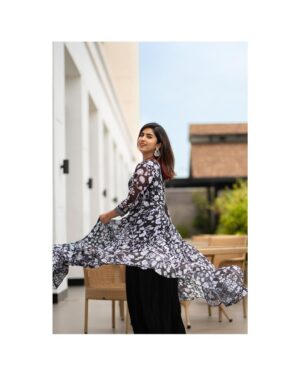 Saras Menon Instagram - Twirl 🖤 For Asvins 🖤

Styled by - @blushbynamita
📸 - @greysuit_0696 🖤
Wearing 🥼 @apsarasareesofficial 
Make up - @blushbynamitha 😍
Mookuthi - @anastoriesonline 

#Asvins