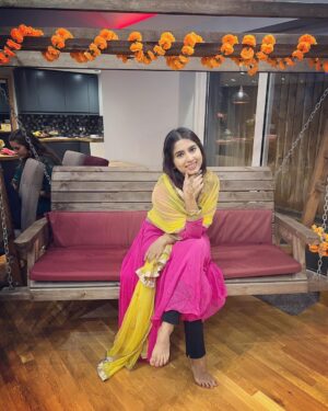 Saras Menon Instagram - If shaadi.com headshots met the Gen-Z aesthetic 💕 thank you for letting me repurpose your swing @aishaa_02 🤗😂 felt funny, may delete later 🤷‍♀️

📸 - @zainneni 😘