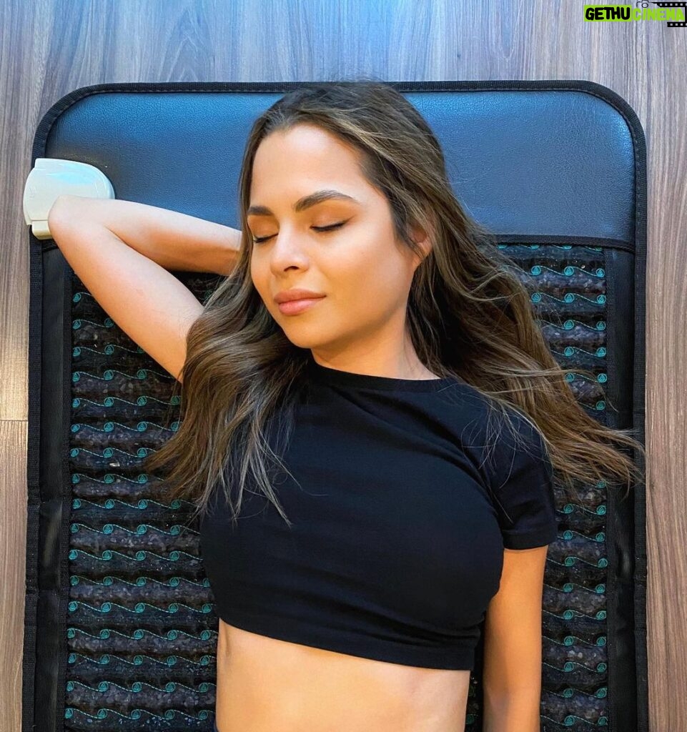 Sasha Clements Instagram - If you don't make time for your wellness you'll be forced to make time for your illness. Read that again✨⁠⁠ ⁠⁠ I just recently incorporated this [gifted] @higherdose PEMF infrared grounding mat in my wellness routine and it is everythingggg🤩 I use it to ease my chronic pain and promote my body's own recovery process. But it also helps to improve sleep, soothe the nervous system and just relax! I honestly haven't been this pumped to use a product in a while and use it multiple times a day!⁠⁠ ⁠⁠ Right now we're living in an apartment while we renovate our home. I'm not able to just walk outside barefoot and lay in the grass so this is a perfect substitute.⁠⁠ ⁠⁠ PEMF grounds you in earth’s magnetic field for a full-body reset, while Infrared’s deeply penetrating heat doubles the dose. PEMF waves are delivered in small bursts at a low-frequency, mimicking the same kind of electromagnetic waves you’d find in nature. ⁠⁠ ⁠⁠ Healing isn't linear. It's always moving in every direction. I have bad days and then days where I find a new normal. What's helped is finding ways that bring me back to center. Stretching, a mid day meditation, a wind down routine🧘🏻‍♀⁠⁠ ⁠⁠ Have you tried a grounding mat?? What's the newest thing you've added to your wellness routine??⁠⁠ I'm always looking for new ways to heal!