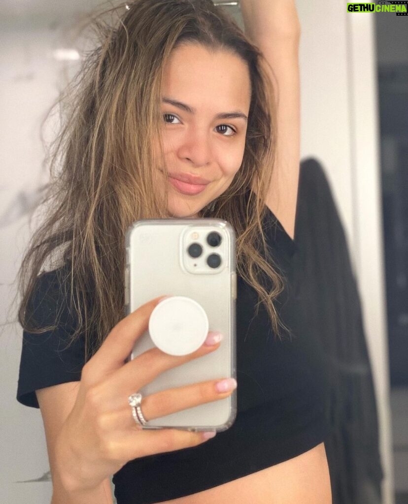Sasha Clements Instagram - Woke up this morning to Corbin stroking my cheek telling me how beautiful I am in the morning and how angelic I am while sleeping. Then I walked into the bathroom and saw my reflection 🤦🏻‍♀ Glad he can see past the mouthguard, messy hair and pillow drool 🤣