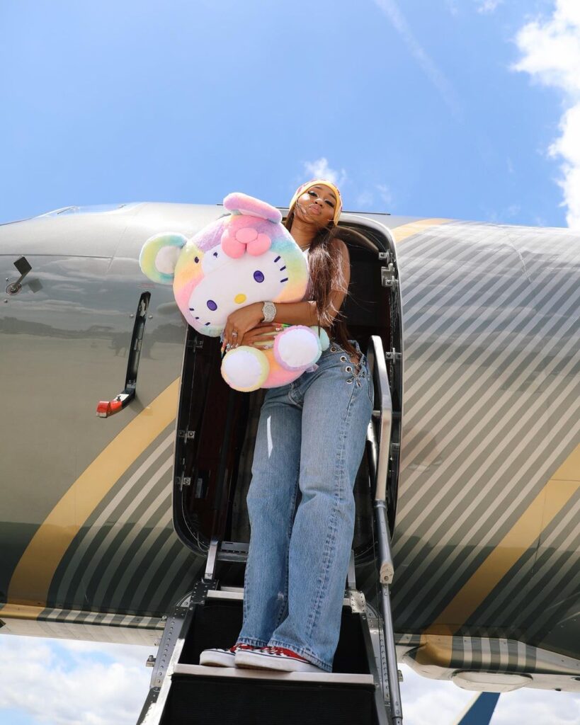 Saweetie Instagram - #LoversAndFriends ✈️❣️🫶🏽🎶