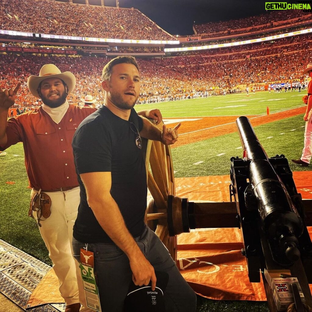Scott Eastwood Instagram - Never fired a cannon before. That was fun. Hook em 🤘 Texas University of Texas-Austin
