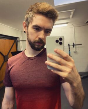 Seán McLoughlin Instagram - Workin out or hardly workin