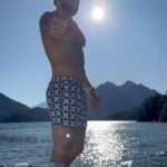 Sebastián Rulli Instagram – Lo primero que hay que hacer al llegar a Bariloche es checar qué tan fría es el agua del lago Perito Moreno! 
#argentinasoshermosa #travel #lifestyle #love #icebath La Patagonia, Bariloche