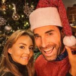 Sebastián Rulli Instagram - Felíz Navidad 🎄 con todo nuestro Amor!!! Muchas bendiciones para ustedes y sus seres queridos ♥️♥️♥️. Agradecidos con el Amor y muestras de cariños que nos dan, detalles que nos hacen llegar y sonrisas de emoción que nos provocan. Los amamos. #navidad2022 #merrychristmas #fiesta #familia Navidad con Amor