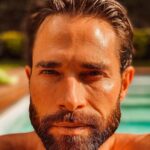 Sebastián Rulli Instagram - En vez de preguntarte: Cuándo llegarás al objetivo que te propusiste? Mejor pregúntate: Hasta dónde eres capaz de llegar? Porque el llegar (como Fin) … solo es la muerte. Así que no dejes de empujarte! Tú puedes! Que nada te detenga! #motivation #lifestyle #goodvibes #felizmiercoles #keepgoing No te detengas