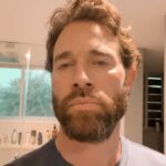 Sebastián Rulli Instagram - Jugando como los hombres … peludos 🧔‍♂️ 🤪😄