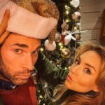 Sebastián Rulli Instagram - Felíz Navidad 🎄 con todo nuestro Amor!!! Muchas bendiciones para ustedes y sus seres queridos ♥️♥️♥️. Agradecidos con el Amor y muestras de cariños que nos dan, detalles que nos hacen llegar y sonrisas de emoción que nos provocan. Los amamos. #navidad2022 #merrychristmas #fiesta #familia Navidad con Amor