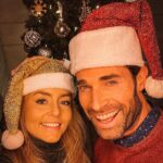 Sebastián Rulli Instagram - Felíz Navidad 🎄 con todo nuestro Amor!!! Muchas bendiciones para ustedes y sus seres queridos ♥️♥️♥️. Agradecidos con el Amor y muestras de cariños que nos dan, detalles que nos hacen llegar y sonrisas de emoción que nos provocan. Los amamos. #navidad2022 #merrychristmas #fiesta #familia Navidad con Amor
