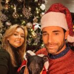 Sebastián Rulli Instagram - Felíz Navidad 🎄 con todo nuestro Amor!!! Muchas bendiciones para ustedes y sus seres queridos ♥️♥️♥️. Agradecidos con el Amor y muestras de cariños que nos dan, detalles que nos hacen llegar y sonrisas de emoción que nos provocan. Los amamos. #navidad2022 #merrychristmas #fiesta #familia Navidad con Amor