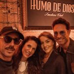 Sebastián Rulli Instagram - Noche de Humo… #locosydiferentes #llamanoscomoquieras #love #friends #art #tribu Libres y Locos