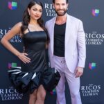 Sebastián Rulli Instagram - De…morado y Felíz!! 🕺💥 Les dejo un collage de momentos compartidos durante la presentación de #losricostambienlloran en Miami para USA🇺🇸 . Gracias a todos los que nos acompañaron y sufrieron el calor de esa tarde y a los que lo hicieron por las redes!! Todo mi cariño de regreso!!! #producciondelujo #momentosinolvidables Gracias @claudia3martin por tu buena onda profesionalismo y disposición siempre!! A @patricio1357 por sus palabras, tan importantes para mi!🙌 Que les parecieron los primeros capítulos? No se la pierdan de lunes a viernes de 10pm/9 centro por @univision Miami, Florida