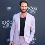 Sebastián Rulli Instagram - De…morado y Felíz!! 🕺💥 Les dejo un collage de momentos compartidos durante la presentación de #losricostambienlloran en Miami para USA🇺🇸 . Gracias a todos los que nos acompañaron y sufrieron el calor de esa tarde y a los que lo hicieron por las redes!! Todo mi cariño de regreso!!! #producciondelujo #momentosinolvidables Gracias @claudia3martin por tu buena onda profesionalismo y disposición siempre!! A @patricio1357 por sus palabras, tan importantes para mi!🙌 Que les parecieron los primeros capítulos? No se la pierdan de lunes a viernes de 10pm/9 centro por @univision Miami, Florida
