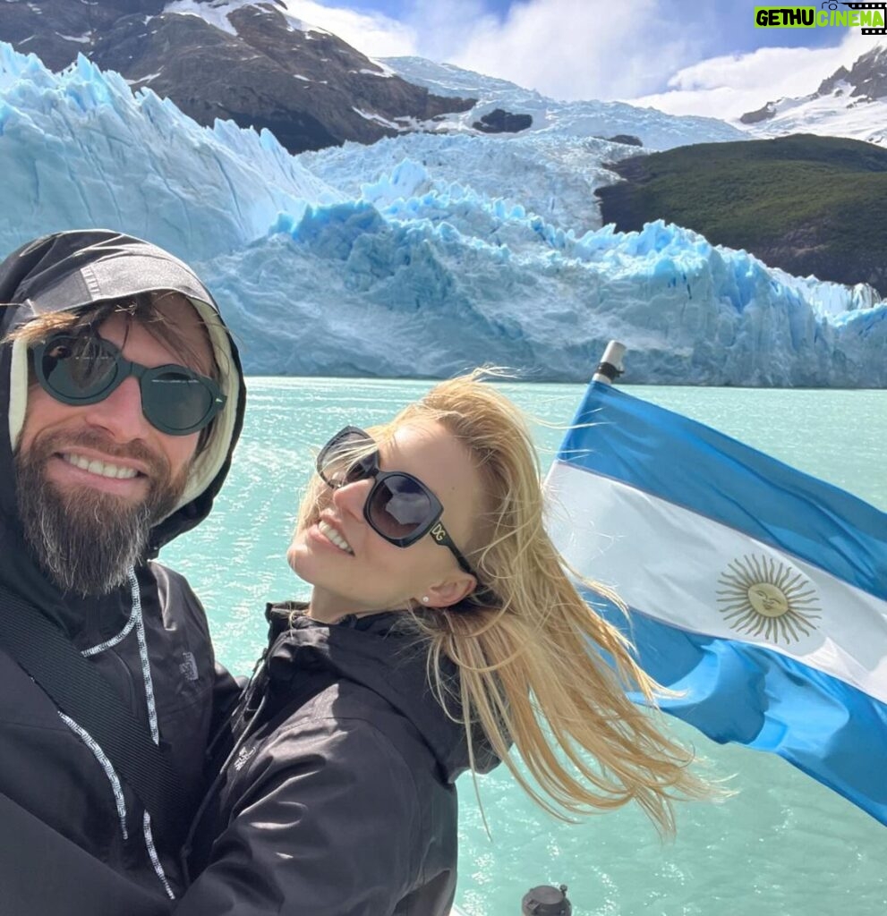 Sebastián Rulli Instagram - Calafate!! Un lugar en el mundo que hay que conocer. “Argentina Sos Hermosa” !! #argentinasoshermosa #besosdeamor