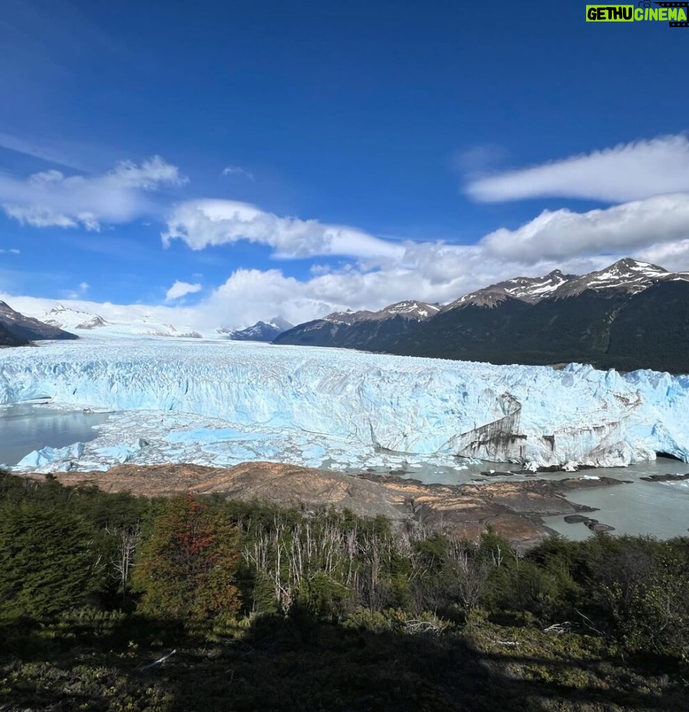 Sebastián Rulli Instagram - Calafate!! Un lugar en el mundo que hay que conocer. “Argentina Sos Hermosa” !! #argentinasoshermosa #besosdeamor