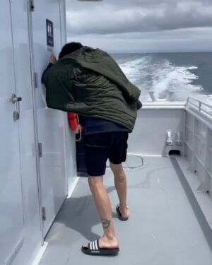 Sebastian Stan Instagram - Just another day in Hollywood🛥

🎥: @oeru77