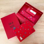 Seika Furuhata Instagram - ⠀ @skii 大好きなSK-Ⅱのクリスマスコフレが可愛すぎる🥺💕 もうコフレの時期って本当に早いね🤣🤣 MAISON KITSUNEとのコラボで 可愛いボトルデザインやめっちゃ使える大きさのポーチまで付いてくるの🦊❤️ 大好きな化粧水は大きいサイズ（230ml）で入ってるし、 ミニサイズで拭き取りトナー・クリーム・洗顔も一緒についてくるよ♪ いつも使っているアイテムがこんなに盛り沢山なコフレは上がるし推せる🥺🫶 ピテラ™️の力で肌が整う感じが最高なので、 このボックスで色々試してみて自分に合うアイテムが見つかったら嬉しいです☺️✨ #SKⅡ#クリスマスコフレ#SKIIxMAISONKITSUNE