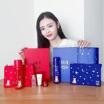 Seika Furuhata Instagram - ⠀ @skii 大好きなSK-Ⅱのクリスマスコフレが可愛すぎる🥺💕 もうコフレの時期って本当に早いね🤣🤣 MAISON KITSUNEとのコラボで 可愛いボトルデザインやめっちゃ使える大きさのポーチまで付いてくるの🦊❤️ 大好きな化粧水は大きいサイズ（230ml）で入ってるし、 ミニサイズで拭き取りトナー・クリーム・洗顔も一緒についてくるよ♪ いつも使っているアイテムがこんなに盛り沢山なコフレは上がるし推せる🥺🫶 ピテラ™️の力で肌が整う感じが最高なので、 このボックスで色々試してみて自分に合うアイテムが見つかったら嬉しいです☺️✨ #SKⅡ#クリスマスコフレ#SKIIxMAISONKITSUNE