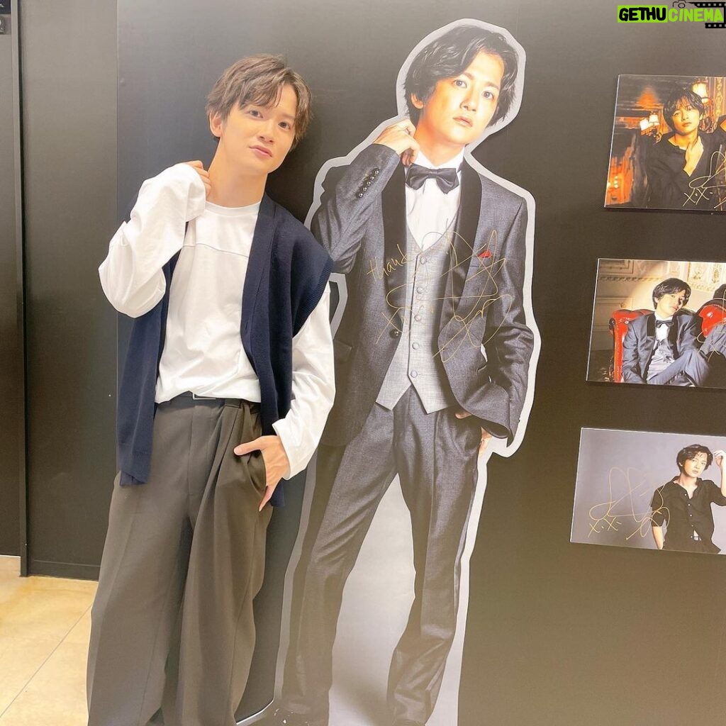 Seiya Konishi Instagram - 渋谷TSUTAYAさんにて 10/13までパネル展開催中！！