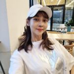 Seo Yeong Instagram - 몸이 좀 안좋았던 요며칠~ 그럼에도 불구하고 고마운 주말이 다가와서 남편에게 기대어 쉬는중. 어여 회복해야하는데... #으라차차 #힘을내요아줌마 #겨울중간어디쯤 #goodnight
