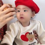 Seo Yeong Instagram - 급격히 떨어진 기온, 제일 싫어하는 눈쓰레기때문에 엄청 일하고 잠깐 까페에서 충전, 아...5분 행복했다...🔥 그래도 신소이는 계속 기분좋은것 같아서 다행임😬😬😬 P.s 보람이모의 꼬까옷 선물❤️ #파출부의계절 #겨울산장 #신소이는그저신남 #육아현실 #추위야가라 #근데2주뒤면내년인건가 #ohmygodgodgod Jisan Forest Ski Resort, 지산포레스트리조