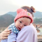 Seo Yeong Instagram - 올겨울도 산장생활 잘 적응중입니다💜 근데 점퍼도 필요없이 실내에 있으면 땀이 뻘뻘나고 밖에 나가면 봄,가을 냄새가 나는게 작년 이맘때 영하 15도로 비상이 걸렸던 때와는 매우 이질감이 드는... 하지만 돌아오는 주말부터는 겨울답게 추워진다는... 근데 또 눈소식이 아닌 비소식만 주구장창 있어서 어느장단에 맞춰야할지 모르겠다는... 어쨌든 그러는 와중에도 겨울에는 무쟈게 바쁜 엄빠를 따라 홍길동이 된 신소이는 무럭무럭 잘 자라는중이에요ㅎ 예상대로 벌써부터 키가 정말 큰 아기가 되고 있습니다😂 P.s 엄마보다는 작기를...나보다 크면 180... #겨울파출부시즌 #내쓰레빠멋있지 #산장에오면많음 #삐빠빠룰라 #숭그리당당숭당당 #2023winter Jisan Forest Ski Resort, 지산포레스트리조