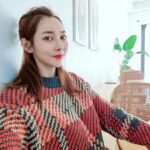 Seo Yeong Instagram - 급격히 떨어진 기온, 제일 싫어하는 눈쓰레기때문에 엄청 일하고 잠깐 까페에서 충전, 아...5분 행복했다...🔥 그래도 신소이는 계속 기분좋은것 같아서 다행임😬😬😬 P.s 보람이모의 꼬까옷 선물❤️ #파출부의계절 #겨울산장 #신소이는그저신남 #육아현실 #추위야가라 #근데2주뒤면내년인건가 #ohmygodgodgod Jisan Forest Ski Resort, 지산포레스트리조