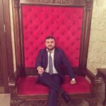 Serdar Çakmak Instagram - Böyle bir taht' ta oturmak için büyük popoya ihtiyacın yok ADAM olmak yeterli 🙏🏼 Nuhun Gemisi Kıbrıs - Noah's Ark Deluxe Cyprus