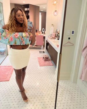 Serena Williams Instagram - Being confident is not always easy. Not even for me! Especially taking pics and being pregnant! Sometimes people close to you will try to take your joy- but it’s important to remember who you are and never be afraid to shine. #wordsofwisdom