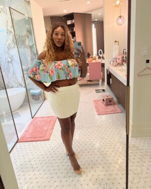 Serena Williams Instagram - Being confident is not always easy. Not even for me! Especially taking pics and being pregnant! Sometimes people close to you will try to take your joy- but it’s important to remember who you are and never be afraid to shine. #wordsofwisdom