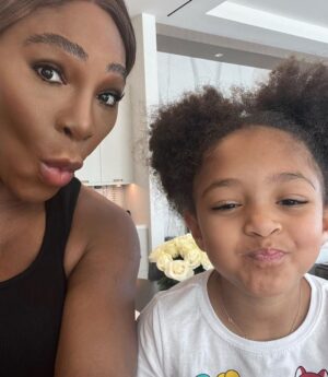 Serena Williams Instagram - A day in miami. With my naughty sis
@venuswilliams 
@karliekloss 
@olympiaohanian 
@khaby00 
#formula1 
#miami