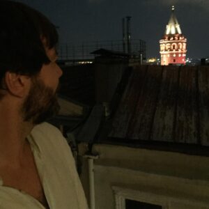 Serhan Süsler Instagram - #aaa  #kule #rabbim #nelere #kadir #galatatower #assasin #nest #istanbul #iz #dı #best #taht #için #kardeşini #kesmiş #kestik #baştan #alıyoruz #paydos #hadi #dağılın #vur #kendini #şaraba #kedere ve #aşka vur