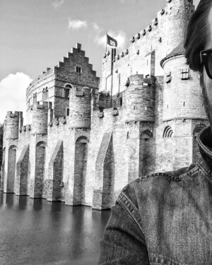 Serhan Süsler Instagram - Dağ taş. #bizehergünbayram #ghent #brugge #castle #toycity #burgonya #belgium #belgique #architecturephotography #igerslondon #igersistanbul #igersbelgique #igerseurope #followme #followtrain #followgram #followｍe #followers #follownow #instafollow #instagram #explorebelgium #exploreeurope #explore #followparty #followteam #actorsaccess #actorslife #loveher
