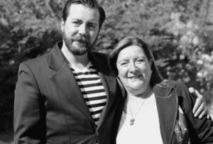 Serhan Süsler Instagram - Annem bana abi der..🐝❤🙌 #mothers #motherlove #igers #igersistanbul #blackandwhiteisworththefight #bnw #gezgin #allyouneedislove #turkishfollowers #istanbullovers #actorslife #actors #ipd #rada #212mag #kalispera #istdt #cinematography #producers #igerslondon #igersworldwide