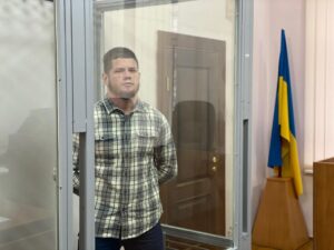 Serhii Filimonov Instagram - Дело которое тянется 3 года.  В прессе заявили что я напал на начальника полиции города Киев. В обвинении написали что на районного начальника уголовного розыска. В деле было с 30ку следователей и 10 прокуроров. По началу даже закрыли в ИВС.  Но дальше, как говориться, нашла коса на камень. За 3 года на суд ни разу не явился «потерпевший», хотя он действующий сотрудник полиции. Суды постоянно то назначаются, то отменяются. А время то идёт... Мне уже 25, если б не это сисимялово, оформил бы уже нарезное оружие😔 
Сегодня суд опять перенесли на 4 месяца. 
#филя #1312 #С.Л.О.Н.