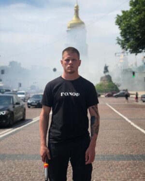 Serhii Filimonov Instagram - Ребята, всем большое спасибо кто сегодня пришёл меня поддержать! Суд по беспределу перенесли с сентября на сегодня. После того как они увидели чем это чревато, суд отменили. Следующий суд,  по другому делу, будет 13.06. в 15:30, Севастопольская 7/13. 
Увидимся!