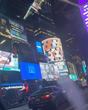 Serkan Altunorak Instagram - I 🖤 NY w/ @cagcaliskur @cemavnayim @toygar.durak @rimaaskin