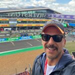 Serkan Altunorak Instagram - Bu harika Londra seyahati, F1 deneyimi ve davetleri için @jackliveshere_tr ‘a ve tüm ekibine teşekkür ederim… 🇬🇧🥃 #şimdideğilsenezaman Silverstone - F1 British Grand Prix