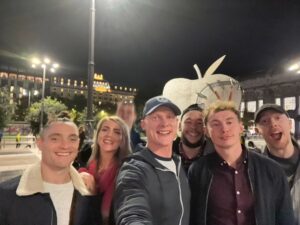 Session Moth Martina Instagram - Making unbelievable memories with the people I started it all with 🍀💚🇮🇹🍻